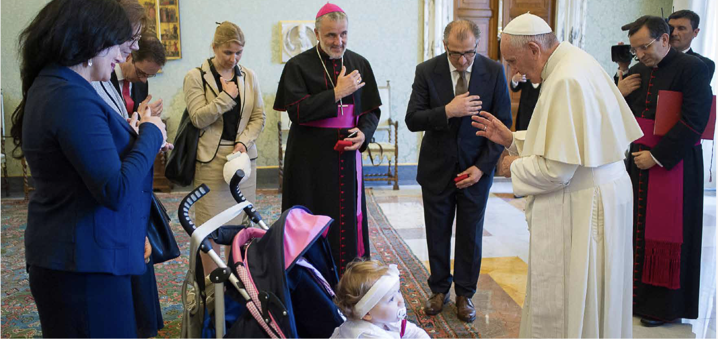 Die 1000plus-Delegation und Weihbischof Thomas Maria Renz aus der Diözese Rottenburg-Stuttgart treffen auf den Papst
