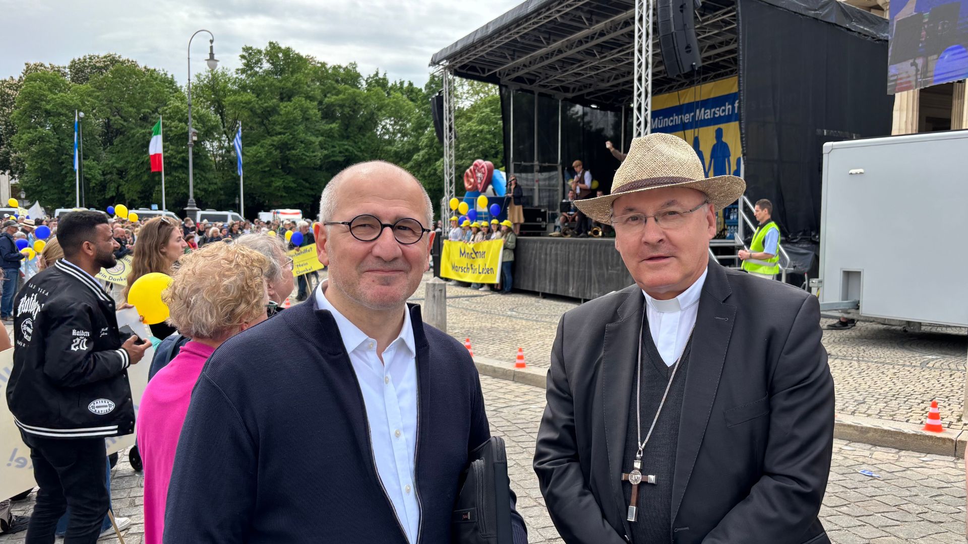 Kristijan Aufiero Bischof Voderholzer.jpg