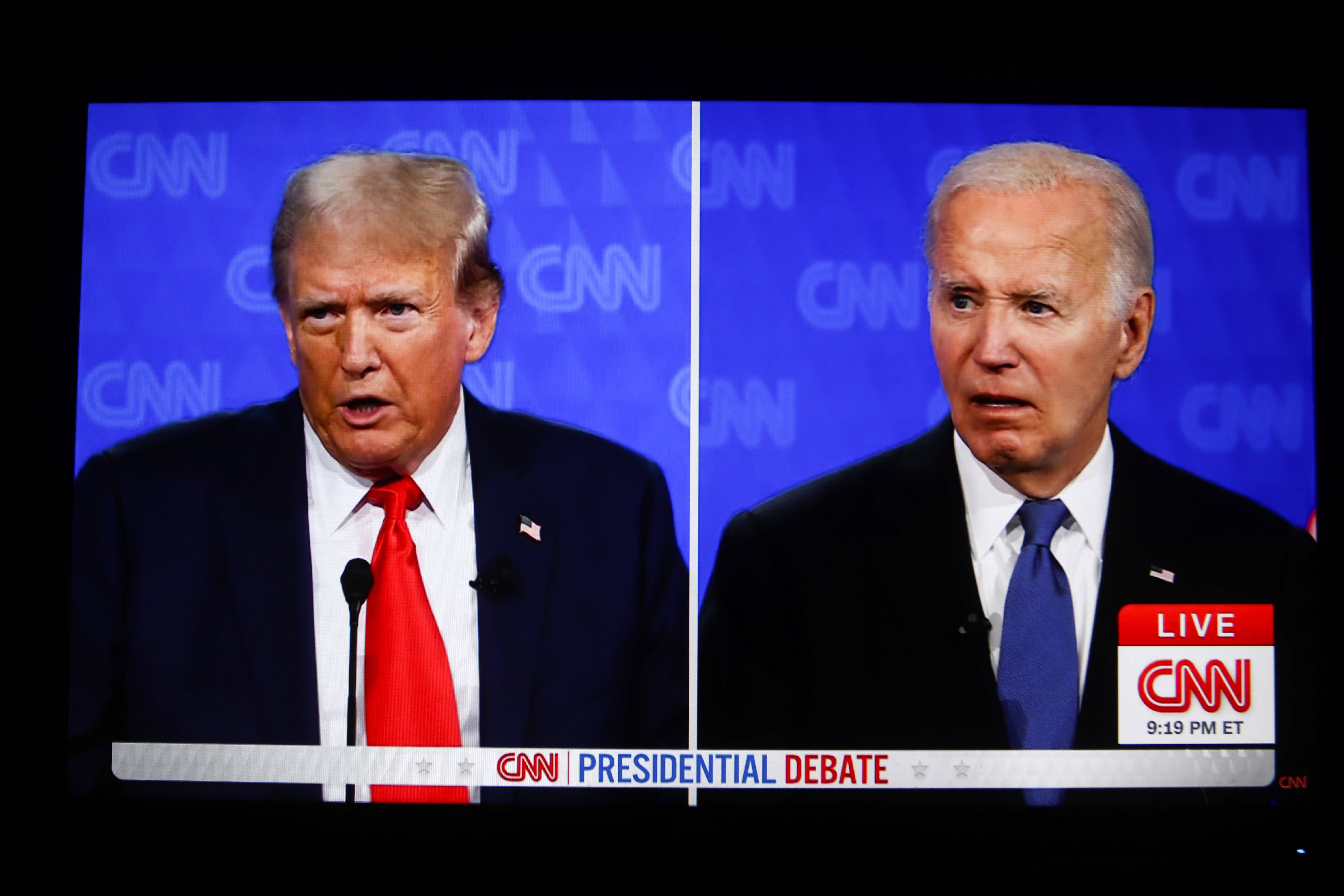 Biden und Trump bei TV-Duell