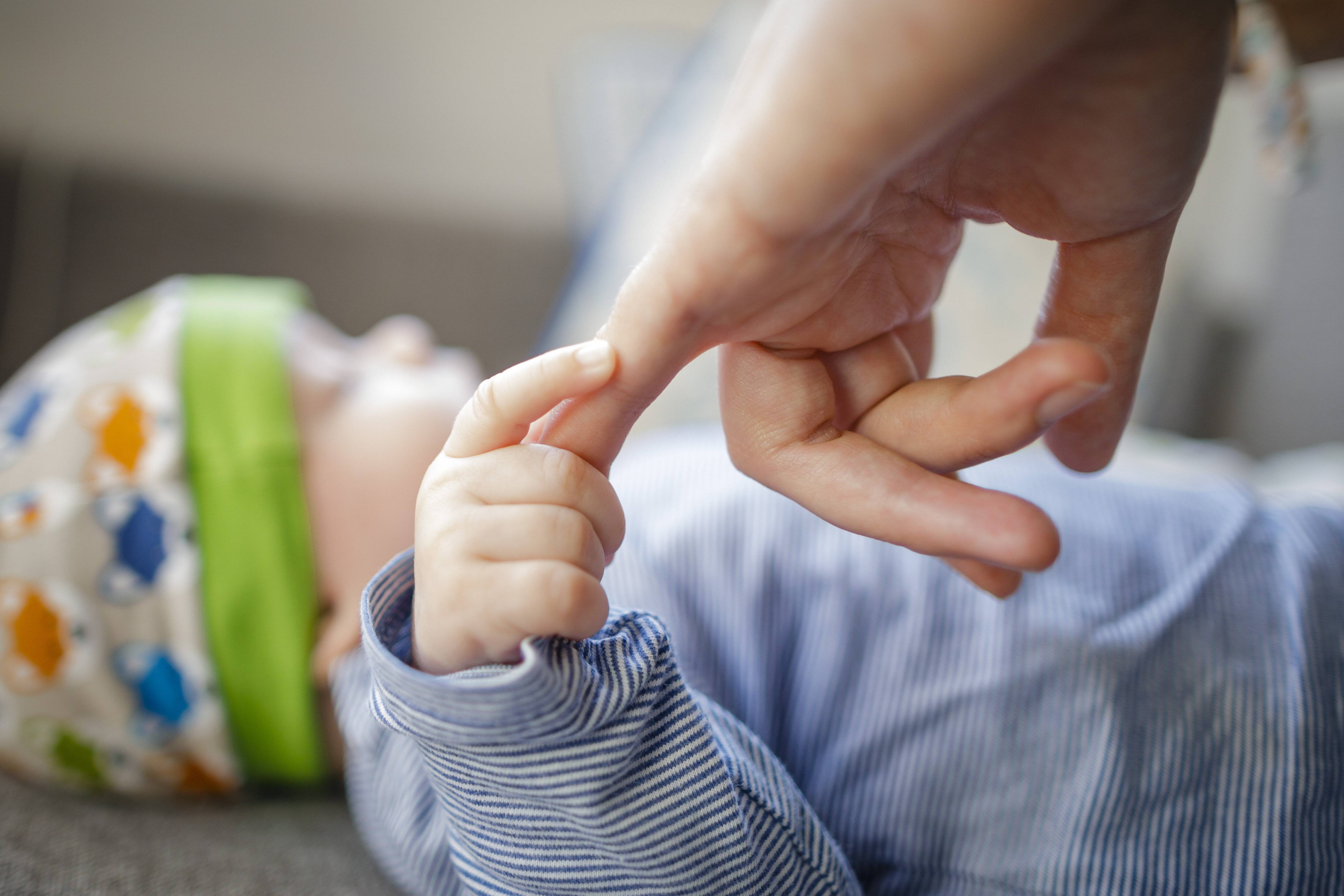 Baby Eltern Familie Hand