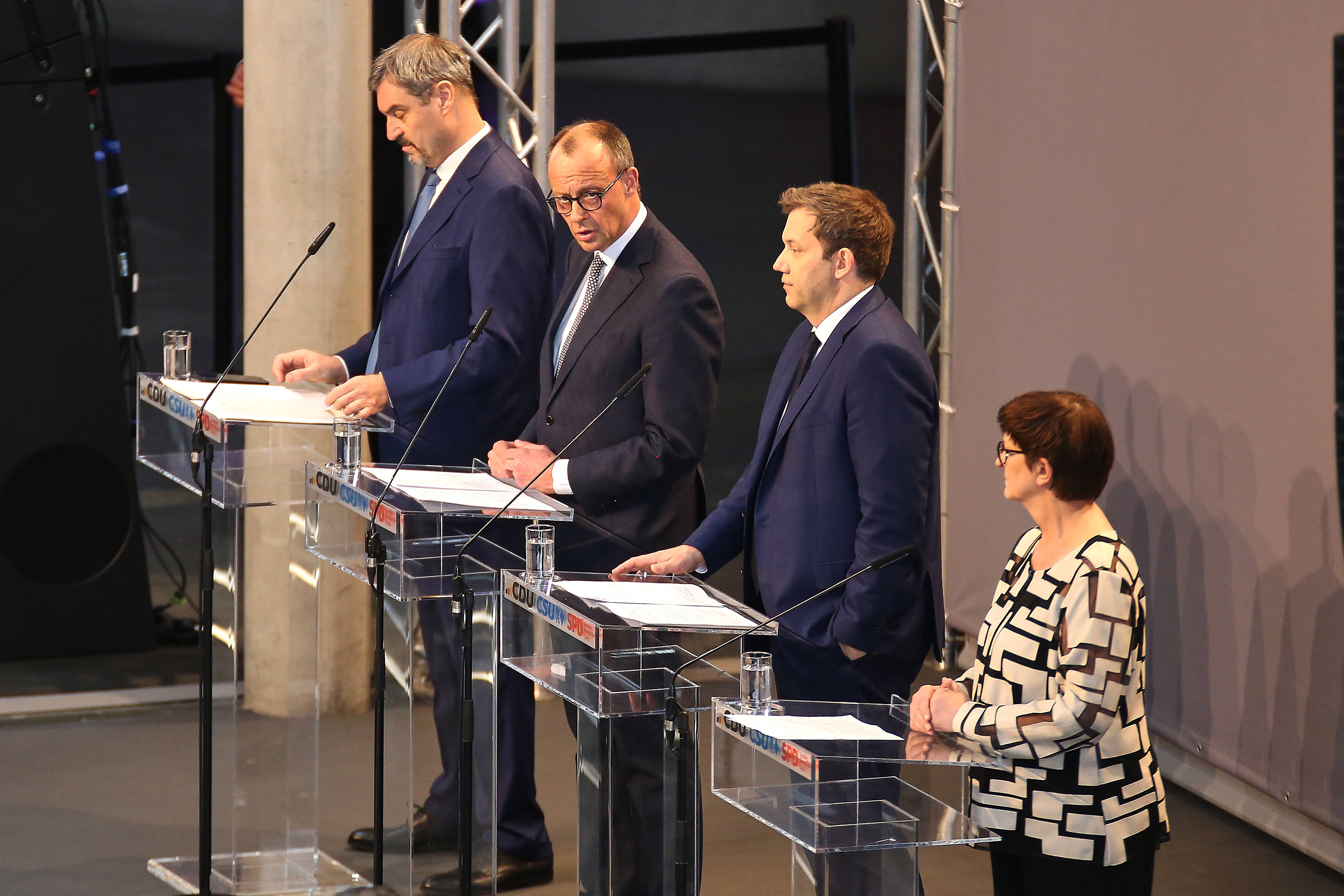 Die Parteivorsitzenden der zukünftigen Regierung haben sich auf einen vorläufigen Koalitionsvertrag geeinigt.