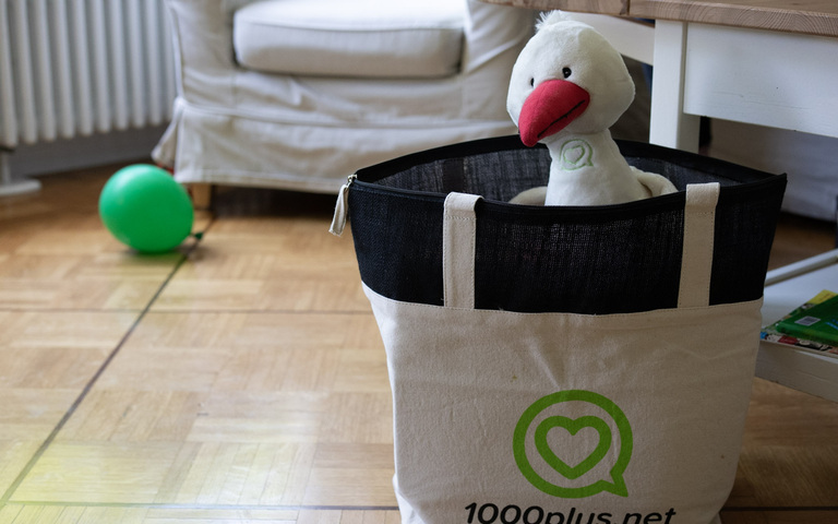 ein Storch in einer 1000plus-Tasche