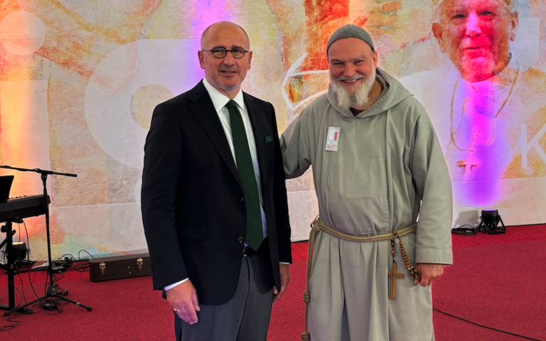 Kristijan Aufiero mit P. Paulus-Maria Tautz CFR