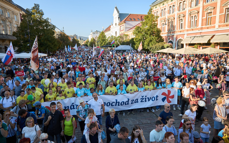 In Košice kamen am Sonntag 40.000 Menschen zusammen, um gegen die Abtreibung zu demonstrieren. Papst Franziskus sandte ein Grußwort.