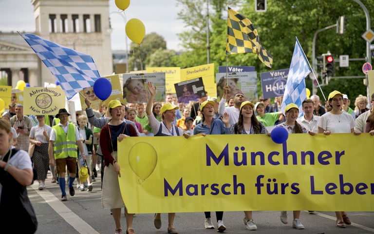 Bannermädchen mmfl Marsch fürs Leben