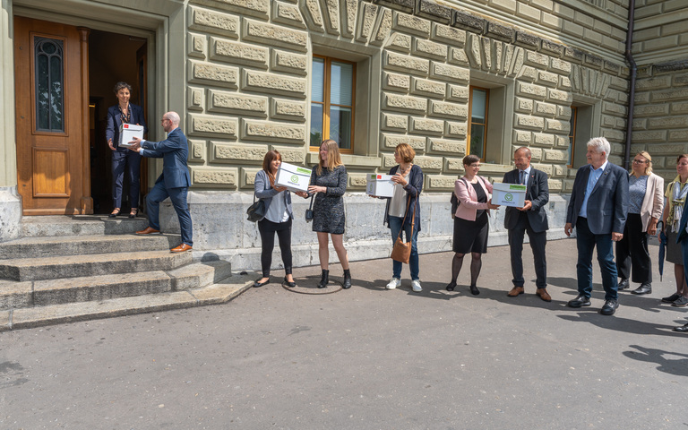 Einreichung der Petition in Bern 