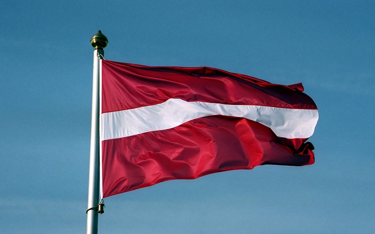 Landesfahne von Lettland
