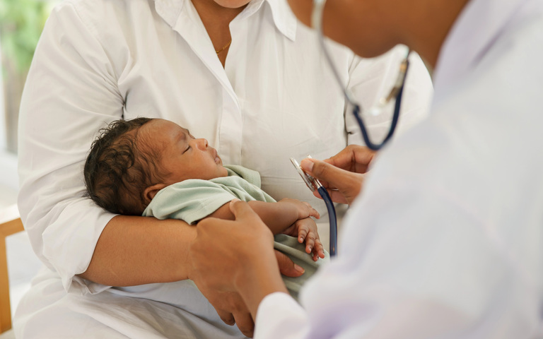 Frühchen Frühgeborenes Baby schwarzes baby