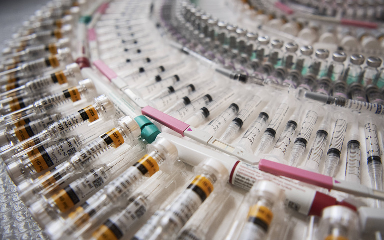 Spritzen, Nadeln und Ampullen von IVF-Behandlungen