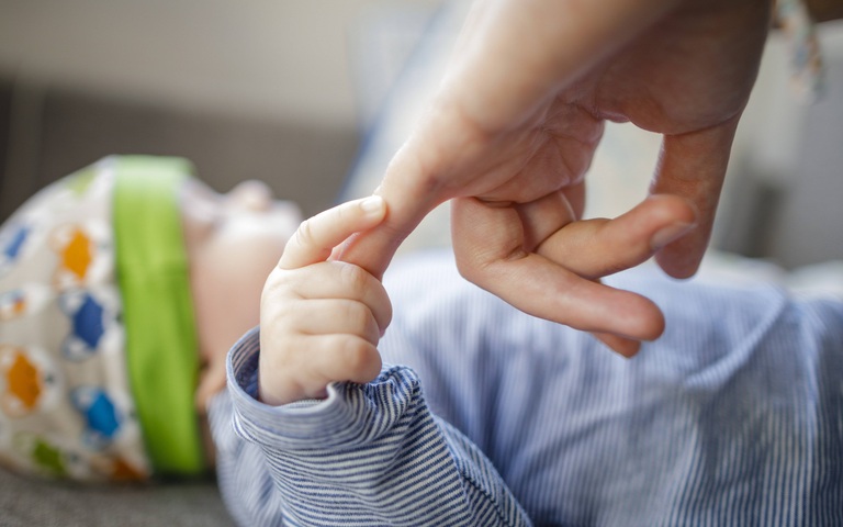 Baby Eltern Familie Hand