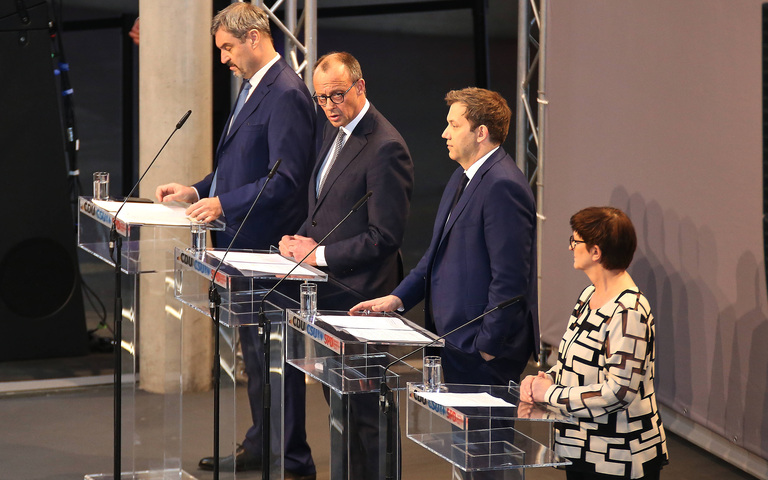 Die Parteivorsitzenden der zukünftigen Regierung haben sich auf einen vorläufigen Koalitionsvertrag geeinigt.