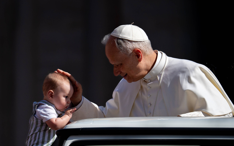 Papst Leo und Baby