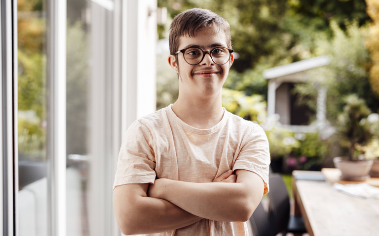  Teenager mit Trisomie 21 (Symbolfoto)