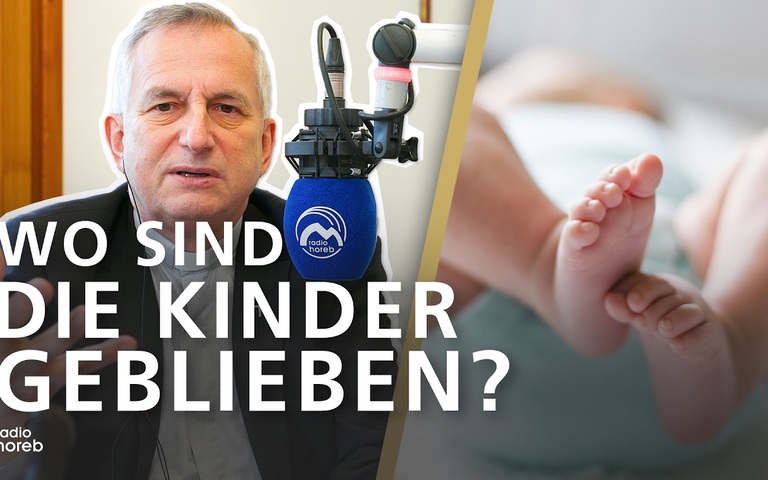 Radio Horeb Programmdirektor Richard Kocher liest einen Brief von Kristijan Aufiero vor. 