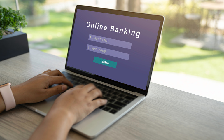 Online Banking auf Laptop