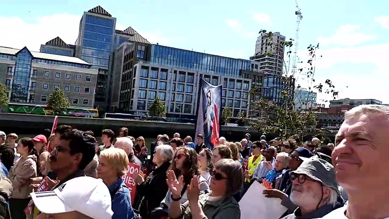 Overlay for YouTube video