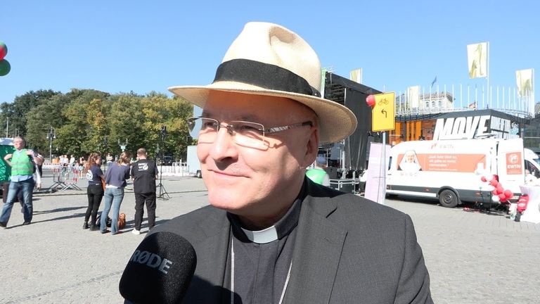 Overlay for YouTube video